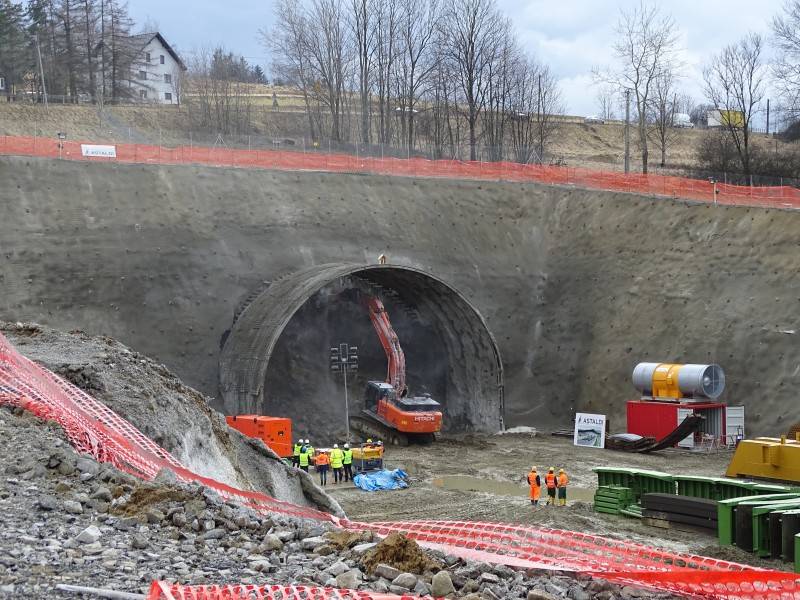 Rozpoczęło się drążenie tunelu pod Małym Luboniem