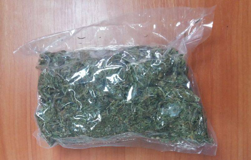 Policjanci zatrzymali 30-latkę, która w plecaku miała blisko 110 gram marihuany