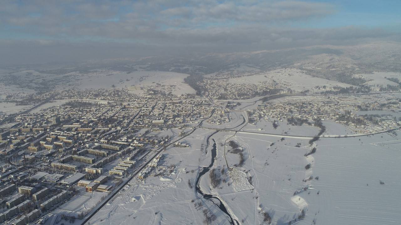 Nowy Targ pod grubą warstwą puchu (foto dron)