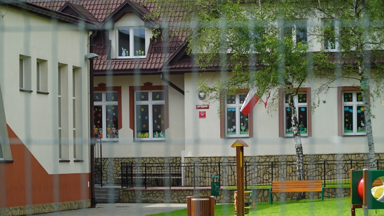 Koronawirus w Polsce: Od poniedziałku szkoły zamknięte!