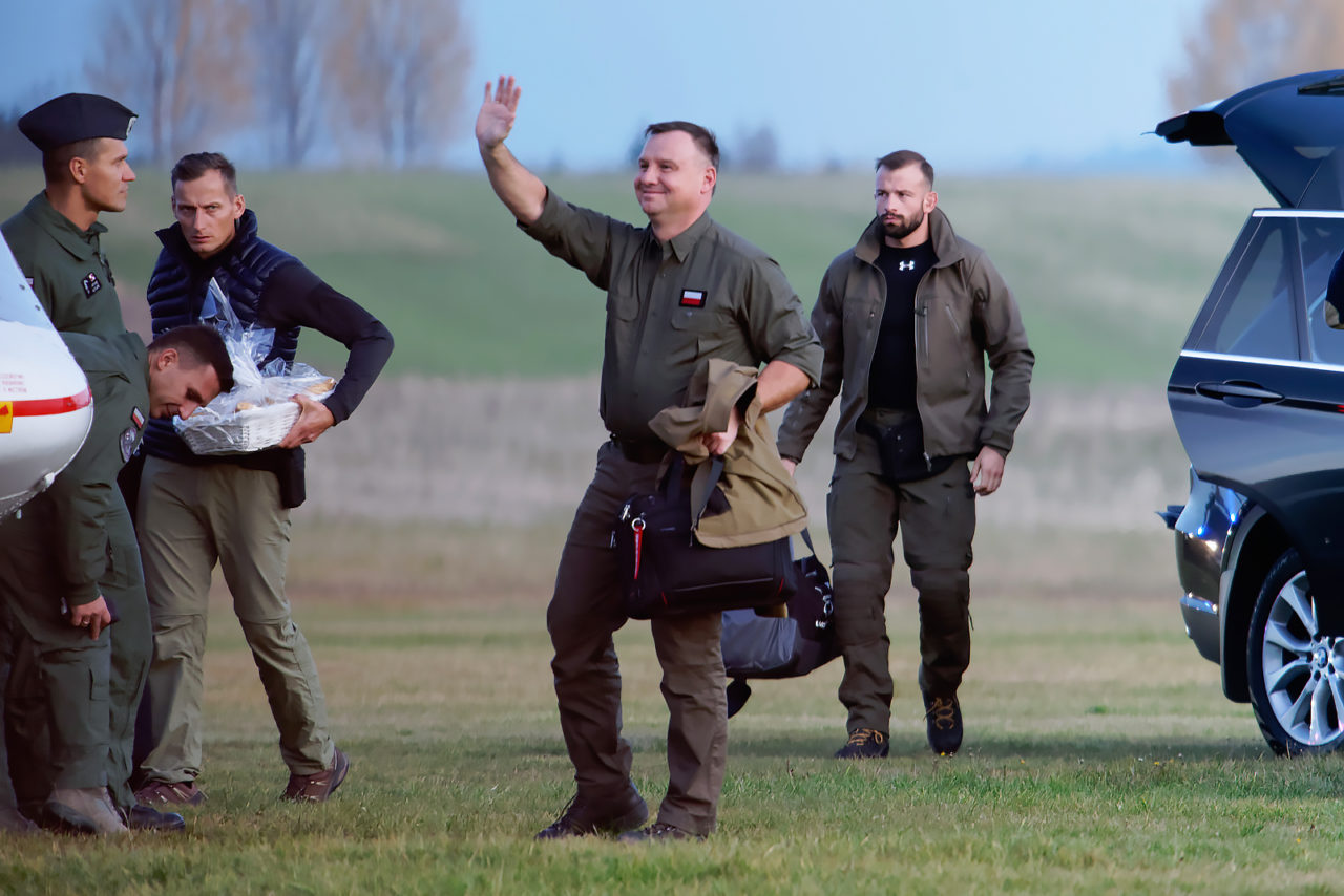 Prezydent Andrzej Duda na lotnisku w Nowym Targu