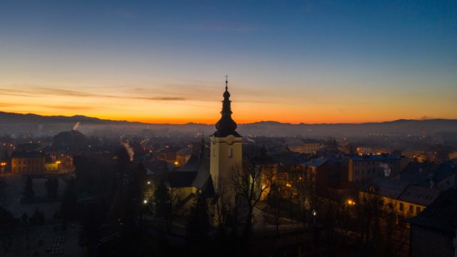 Wschód-słońca-Nowy-Targ-kościół-Tatry-1-scaled.jpg