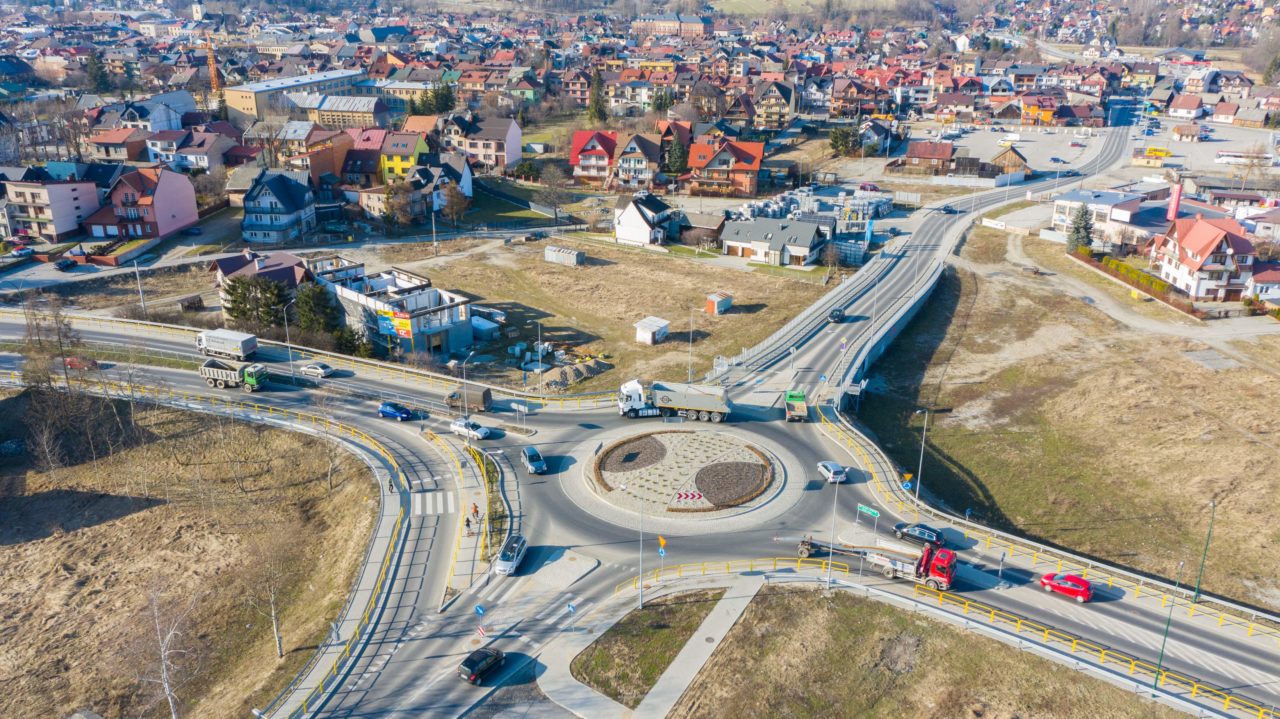 Koronawirus: Rząd ogranicza zgromadzenia do absolutnego minimum