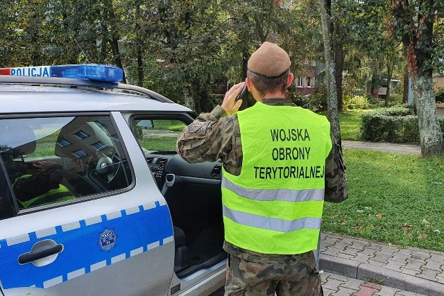 Powiat nowotarski: policyjne patrole z wsparciem żołnierzy Wojsk Ochrony Terytorialnej