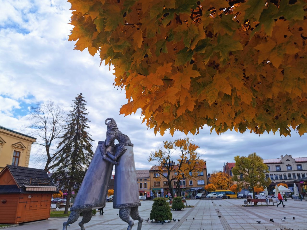 Nowotarski rynek w jesiennej odsłonie