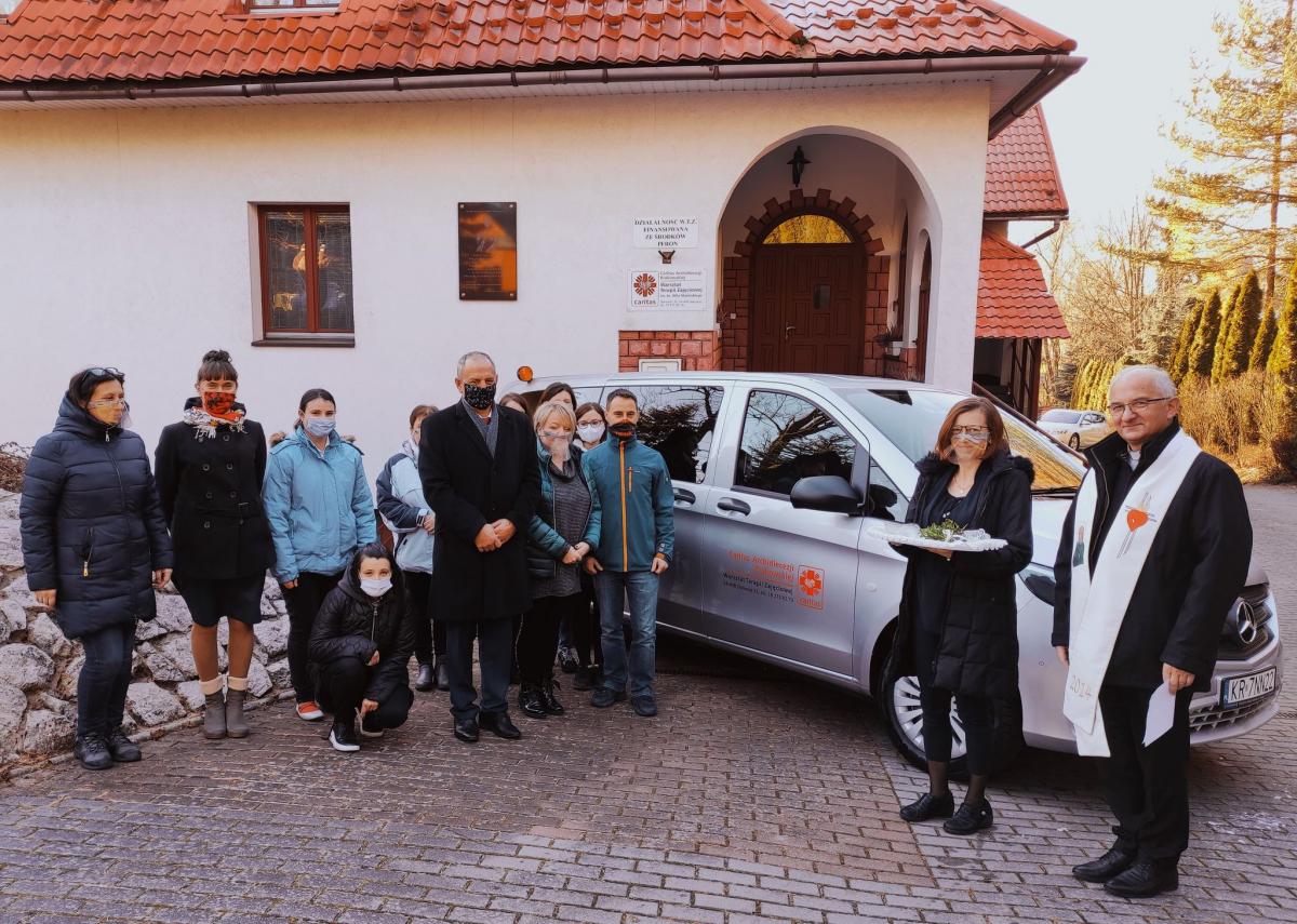 Nowy samochód dla Warsztatu Terapii Zajęciowej w Odrowążu Podhalańskim