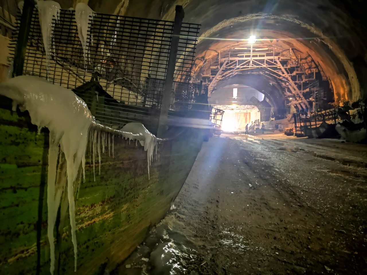 Bukmacherzy sceptyczni w sprawie terminu otwarcia tunelu na zakopiance