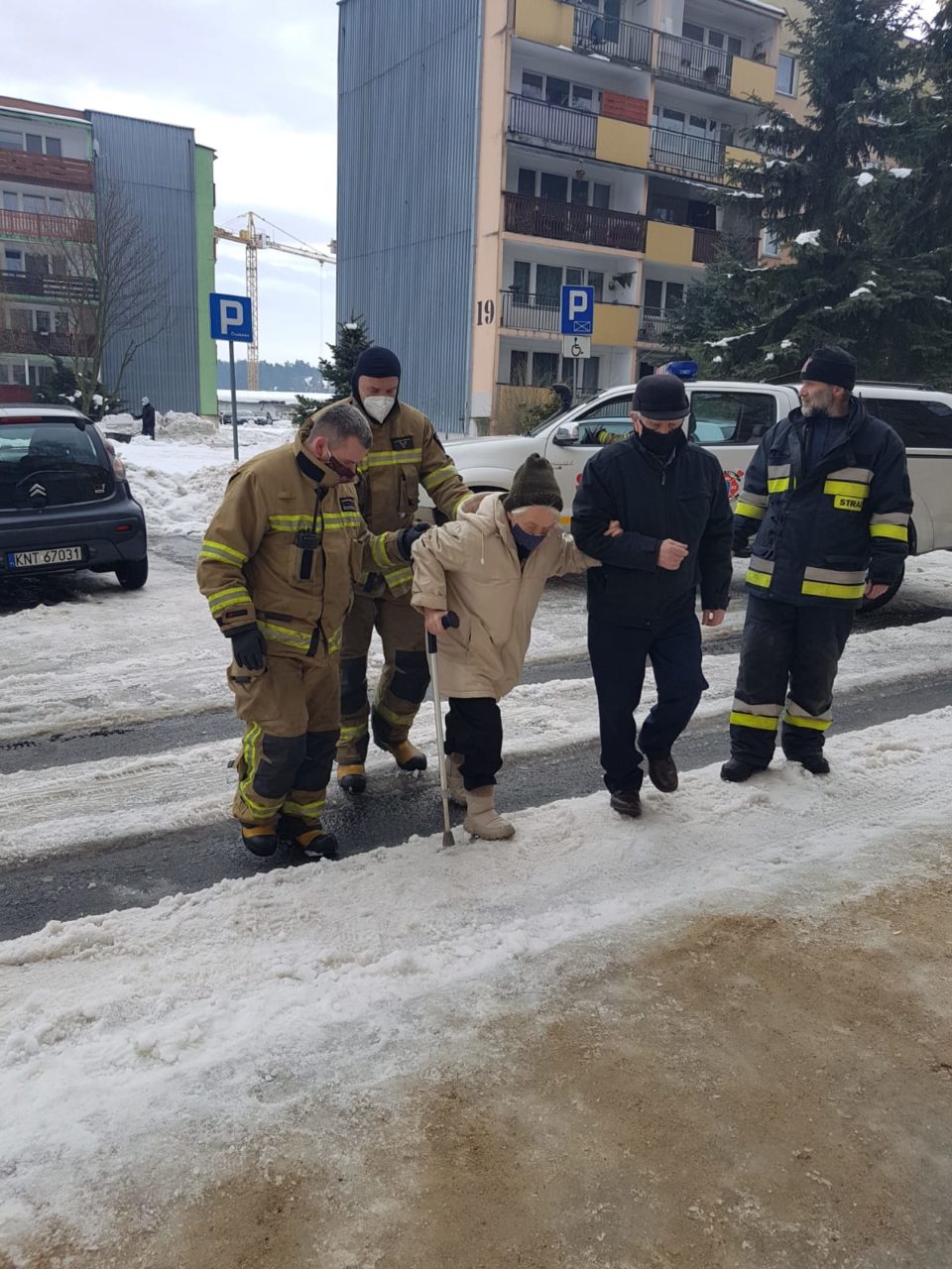Już ponad 36 osób z powiatu nowotarskiego dotarło na szczepienia dzięki strażakom