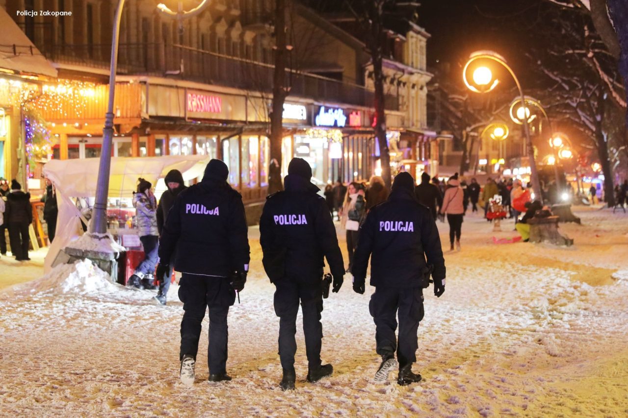 Ponad 300 interwencji w Zakopanem. Tatrzańska policja podsumowuje weekend