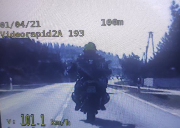 Motocyklista stracił prawo jazdy za nadmierną prędkość