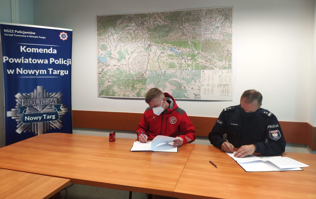 Policjanci z Nowego Targu i GOPR podpisali umowę o współpracy