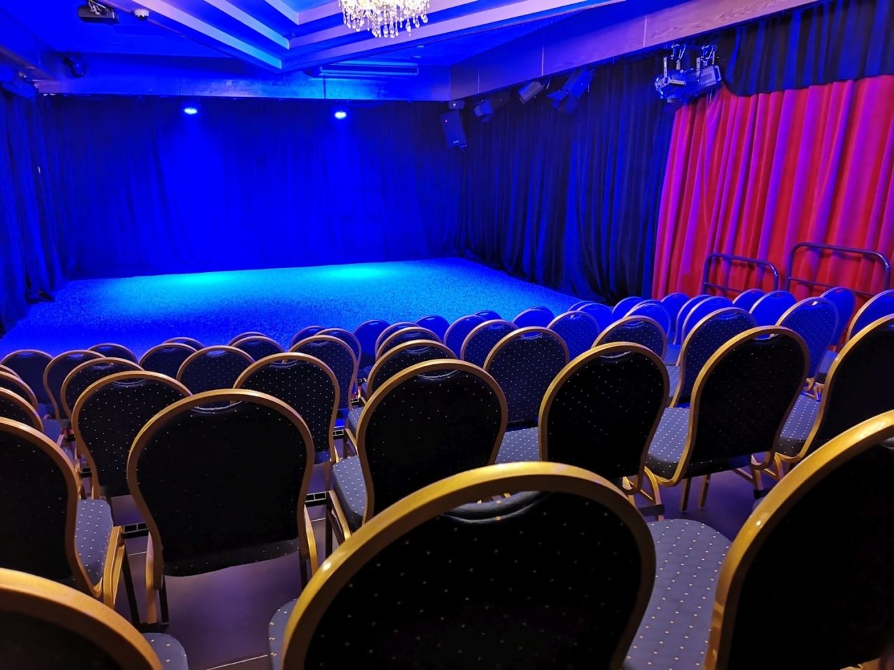 Teatr Plejada wznawia działalność