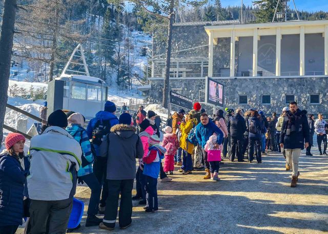 2022-02-15-Kolejka-do-kas-Kasprowego-Wierchu-4-scaled.jpg