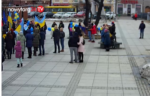 Na nowotarskim rynku rozpoczął się wiec solidarności z Ukrainą (VIDEO)
