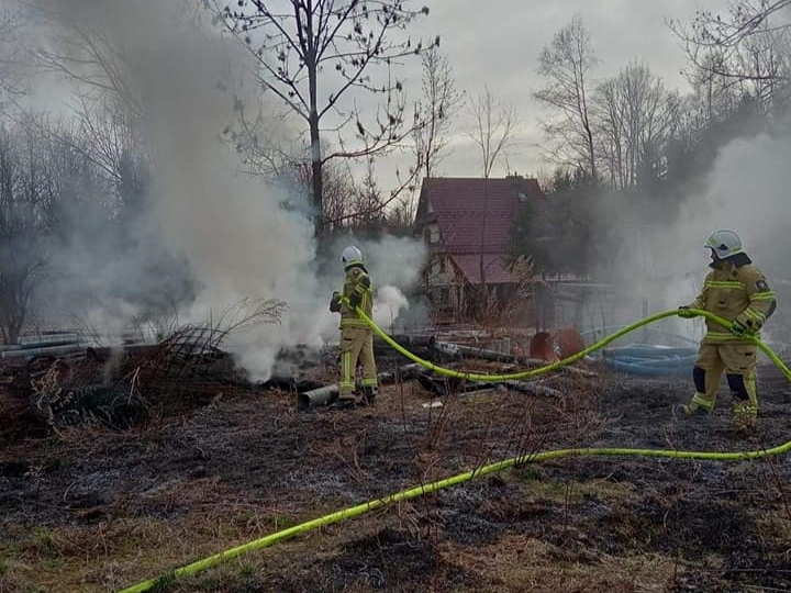 Pożar traw w Leśnicy (zdjęcia)