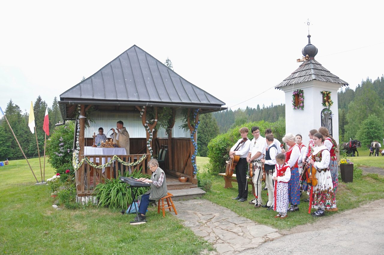 Spotkania liturgiczne przy kapliczce na Buflaku - 40 lat tradycji