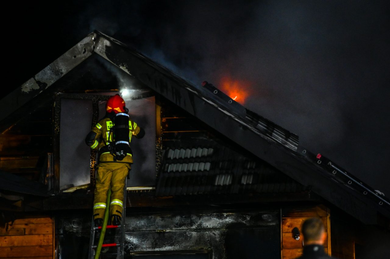 Pożar w Zakopanem. Płonęła drewniana stolarnia (zdjęcia)