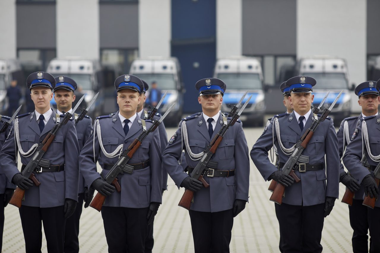 Z setki nowo przyjętych policjantów - pięcioro trafi do tatrzańskiej policji
