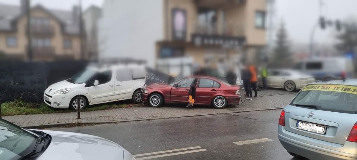 Wypadek w rejonie skrzyżowania ul. Szaflarskiej z Alejami