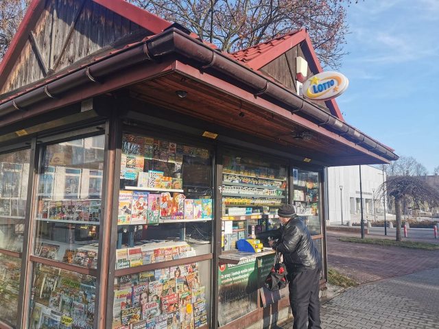 Kiosk-przy-Alejach-Tysiaclecia-w-Nowym-Targu.-Dziala-od-2001-roku.jpg