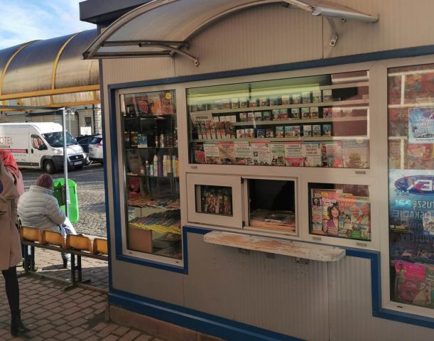 Kiosk-przy-przystanku-w-rynku.jpg