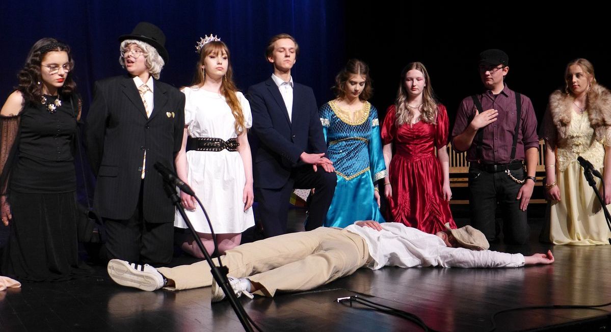 Teatr o 16-tej w „Iwonie, księżniczce Burgunda” – groteska i zapał aktorów