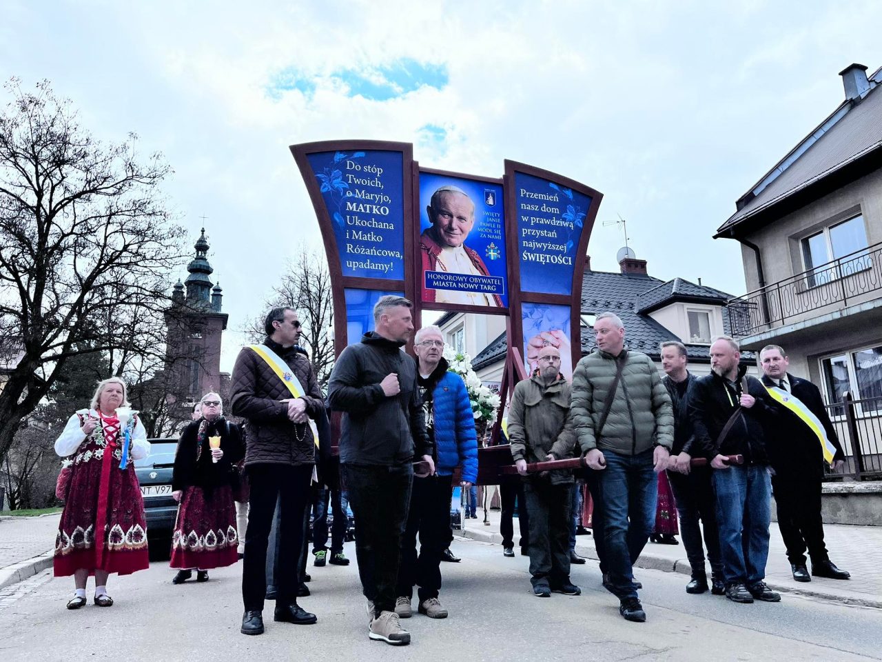 Marsz w obronie św. Jana Pawła II w Nowym Targu. - Nie ma zgody na szkalowanie naszych świętych (WIDEO, galeria)