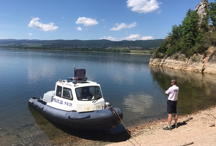 Policyjni wodniacy rozpoczęli już służbę na Jeziorze Czorsztyńskim