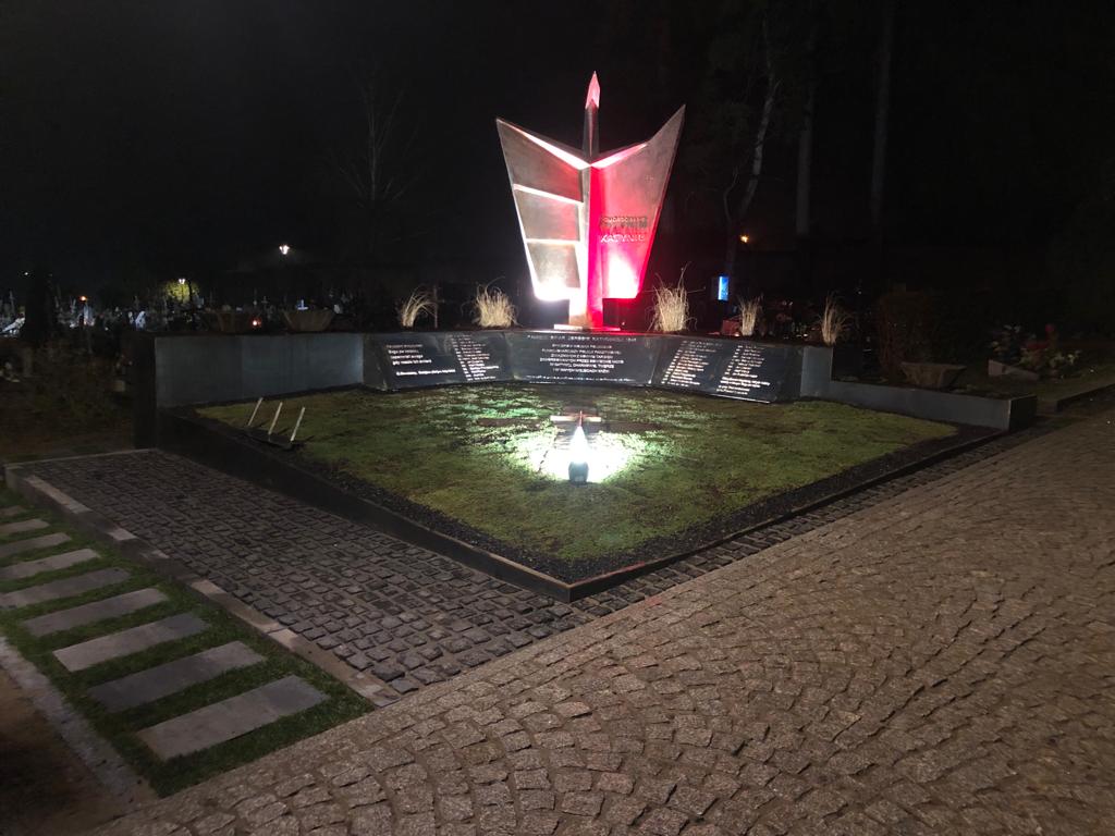 Uroczyste odsłonięcie odnowionego Pomnika Katyńskiego