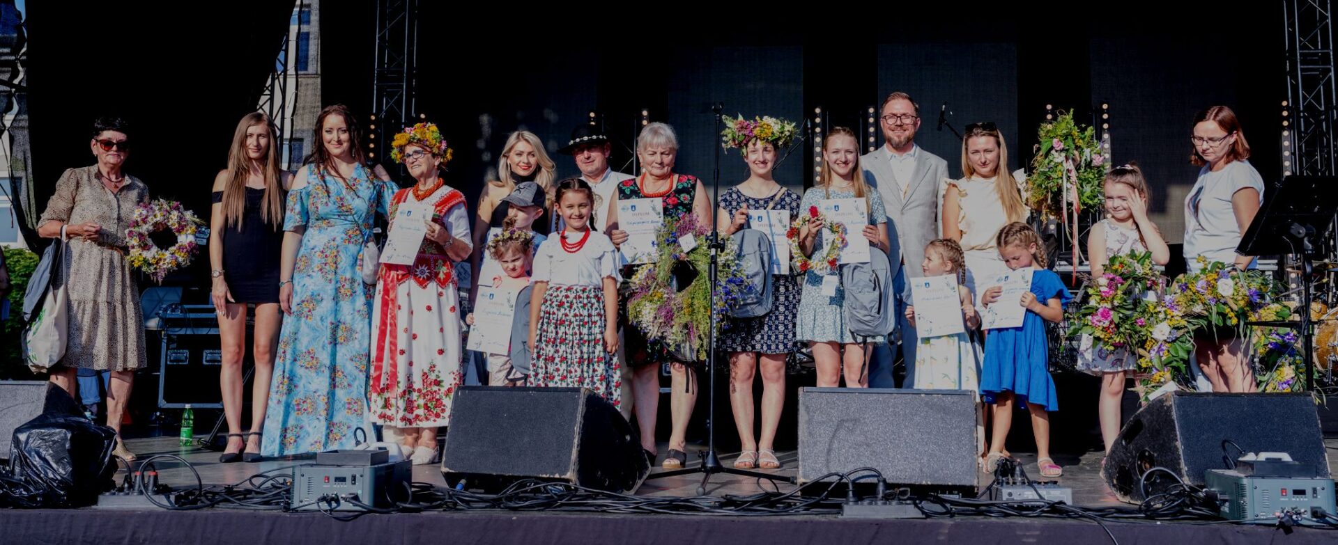 Nim muzyka przywołała lato – ubarwiły go wianki