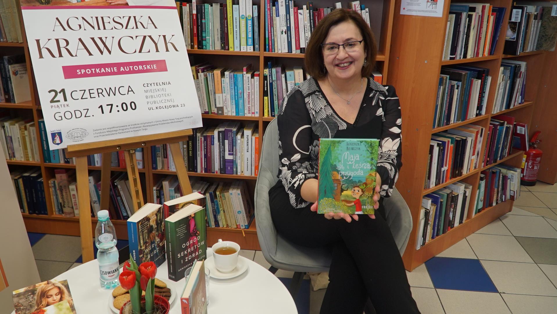 Spotkanie z Agnieszką Krawczyk w nowotarskiej bibliotece - kulisy pracy autora