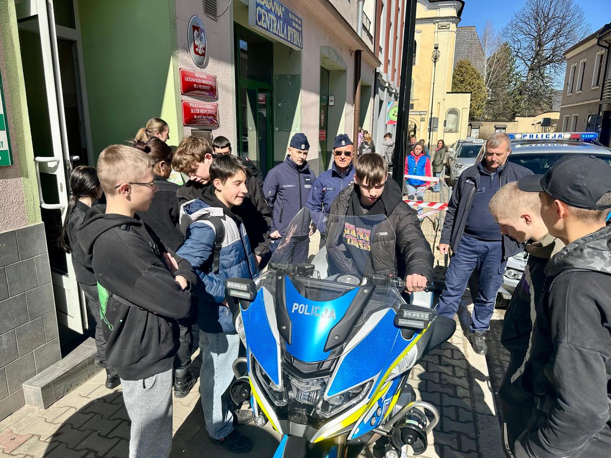 Promowanie zawodu policjanta w Nowym Targu (GALERIA)