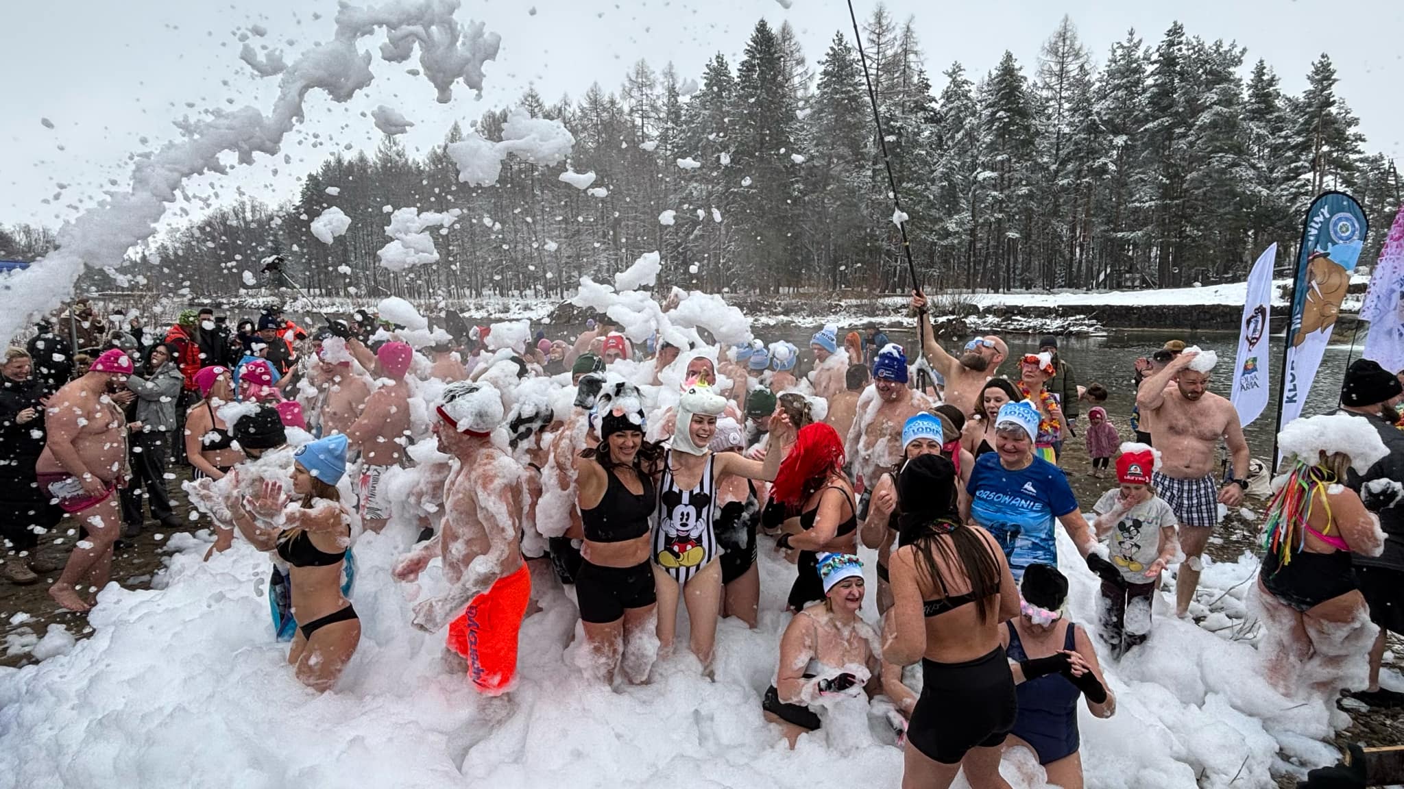 Pierwszy zlot morsów w Czarnym Dunajcu z wysoką frekwencją (GALERIA)