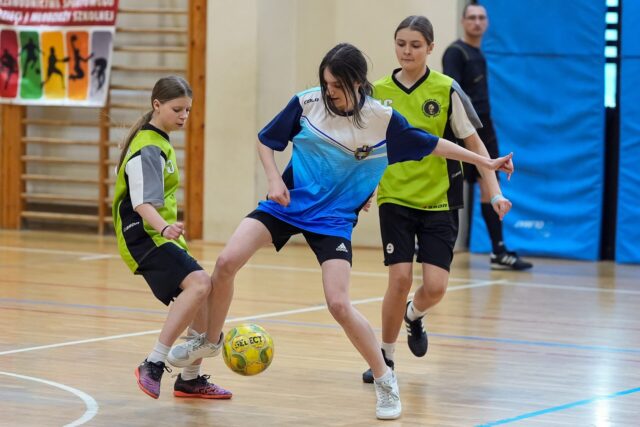 tn_2025_03_24_zawody_miedzyszkolne_dziewczat_pilka-072.jpg