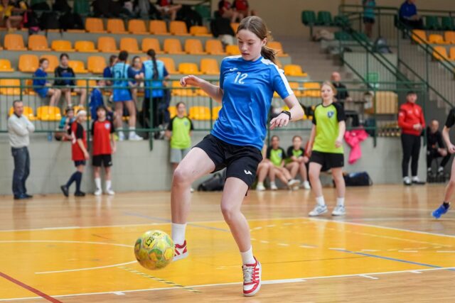 tn_2025_03_24_zawody_miedzyszkolne_dziewczat_pilka-083.jpg