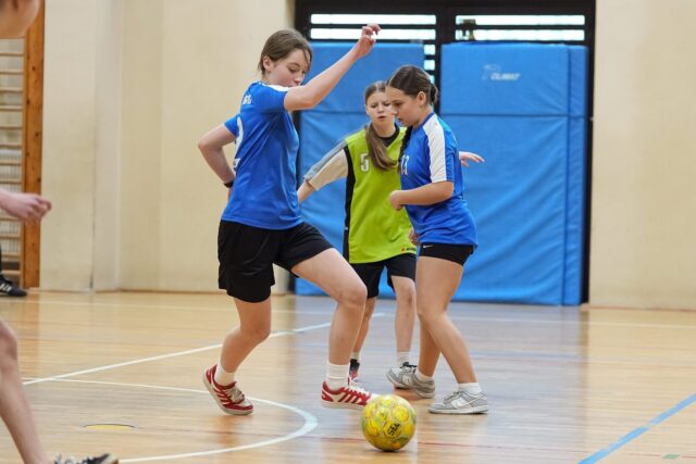tn_2025_03_24_zawody_miedzyszkolne_dziewczat_pilka-154.jpg