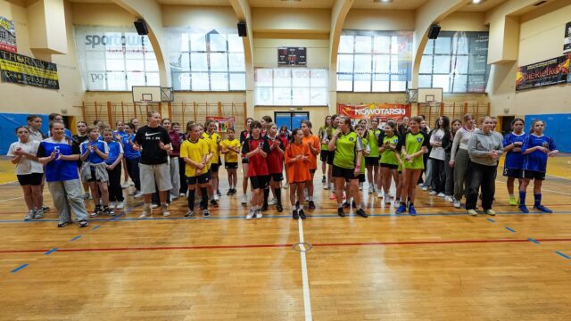 tn_2025_03_24_zawody_miedzyszkolne_dziewczat_pilka-177.jpg
