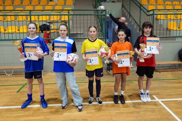 tn_2025_03_24_zawody_miedzyszkolne_dziewczat_pilka-179.jpg