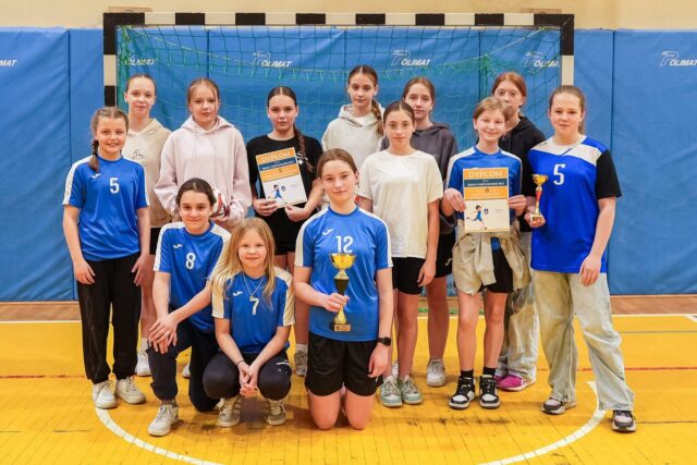 tn_2025_03_24_zawody_miedzyszkolne_dziewczat_pilka-183.jpg