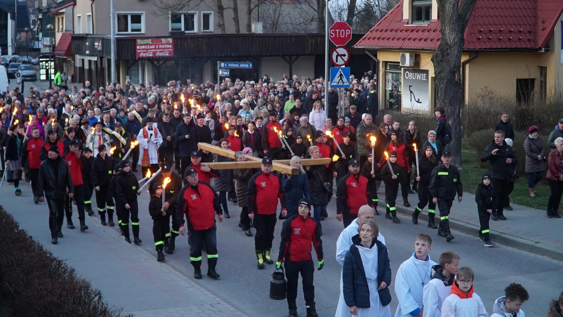 XXIII Droga Krzyżowa przeszła ulicami Nowego Targu (GALERIA)