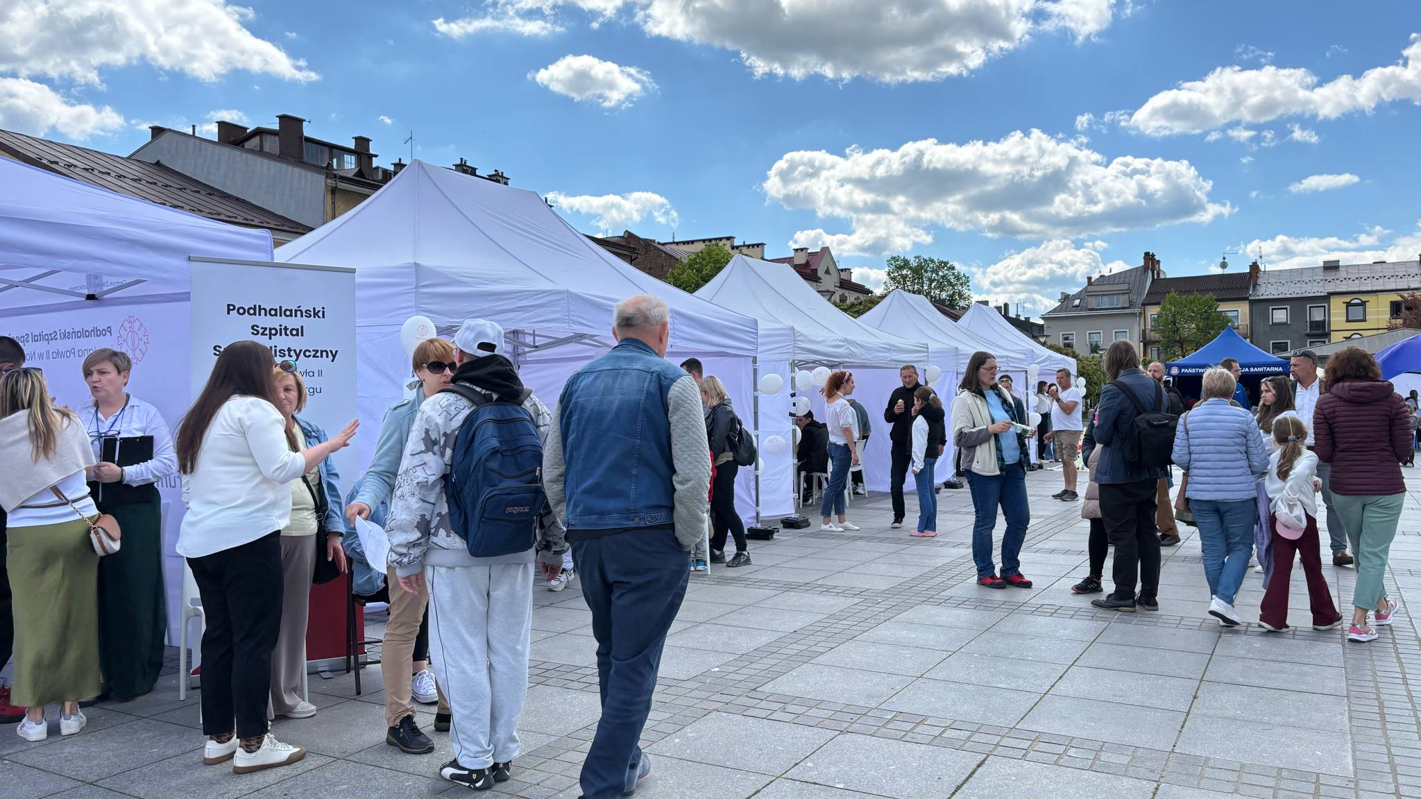 Na nowotarskim rynku trwa VIII Piknik Profilaktyczny (GALERIA)