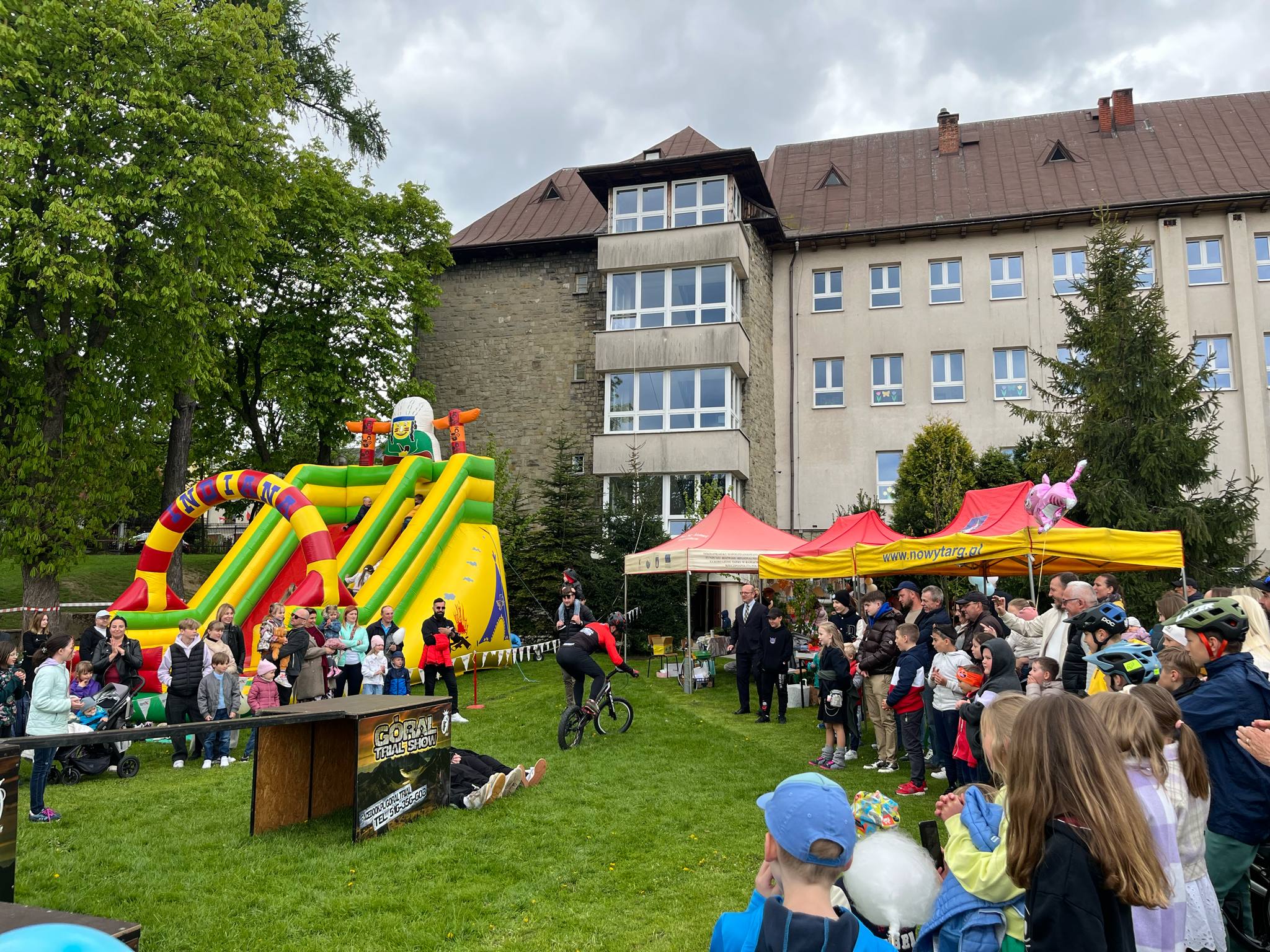 Rodzinna atmosfera, występy i atrakcje – trwa Majowy Piknik przy