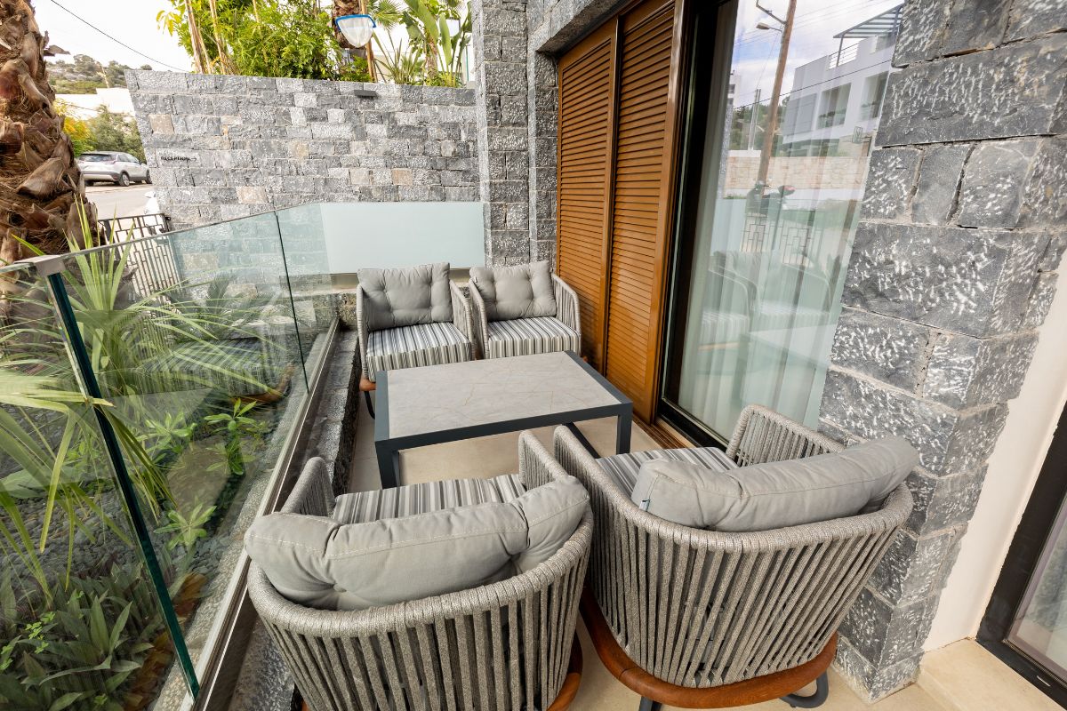 Fotel na balkon – jaki wybrać model do małej przestrzeni? (ARTYKUŁ SPONSOROWANY)