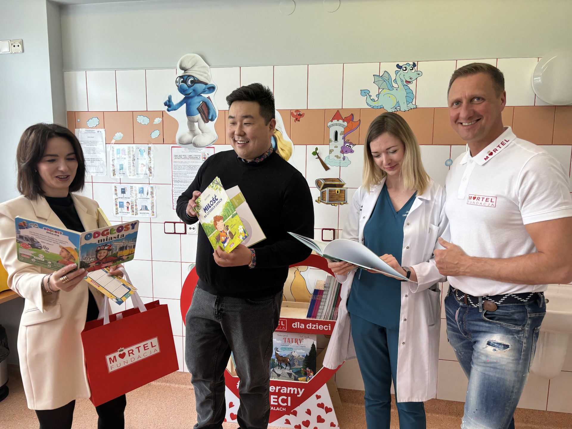 Bilguun Ariunbaatar wraz z fundacją Martel odwiedził dzieci w nowotarskim szpitalu (GALERIA)