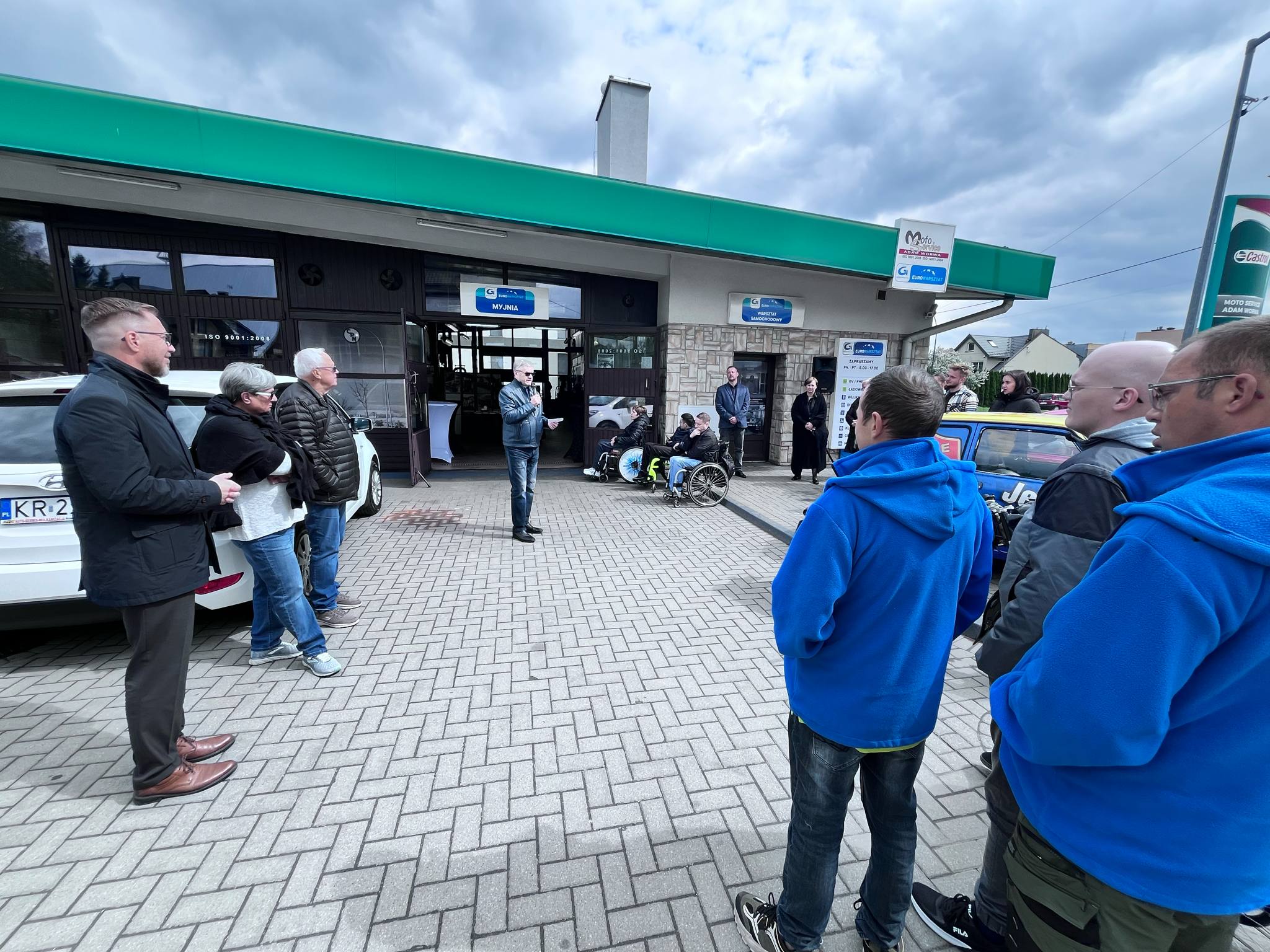 Nowotarski Moto Service Worwy z wystawą historyczną. Mieszkańcy bronią stacji przed wyburzeniem
