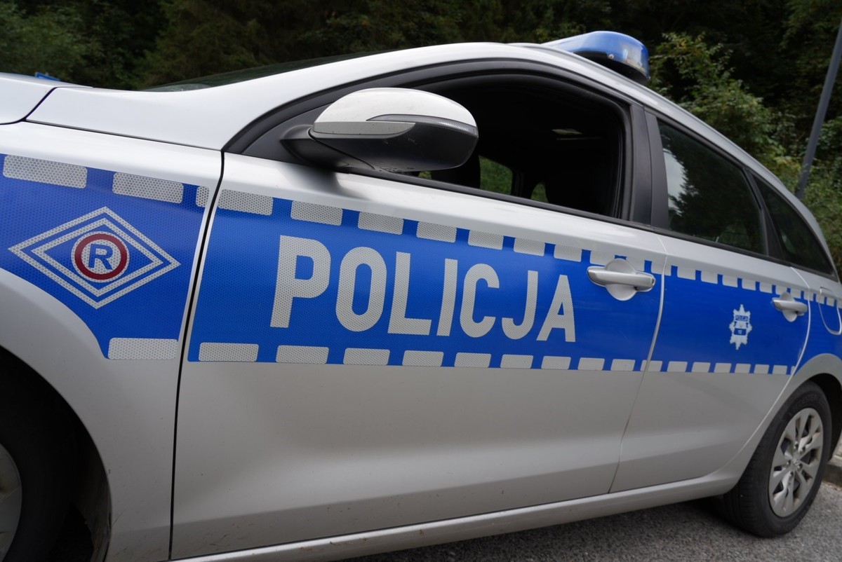 Ponad 60 nieprawidłowo zaparkowanych pojazdów ujawnionych przez nowotarską policję