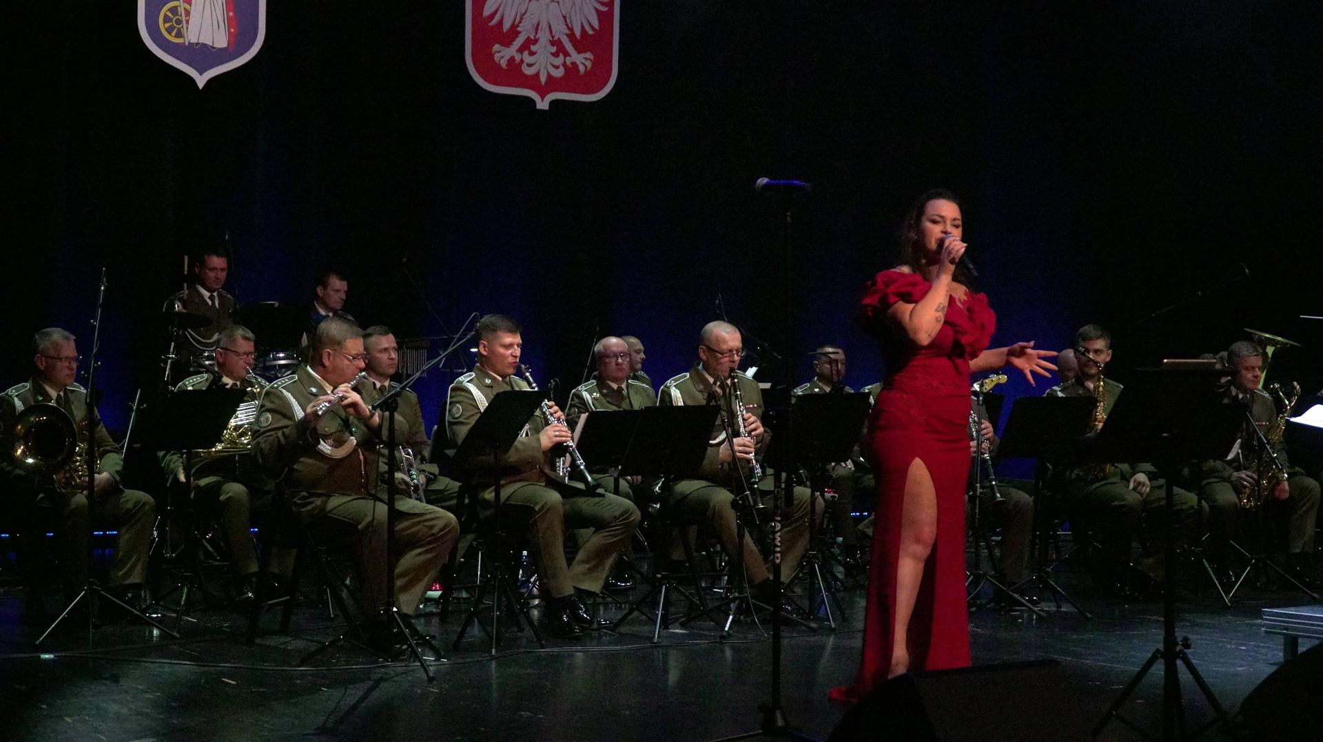 Dźwięki tradycji i nowoczesności. Orkiestra Wojskowa z Rzeszowa wystąpiła w jubileuszowym koncercie (GALERIA)