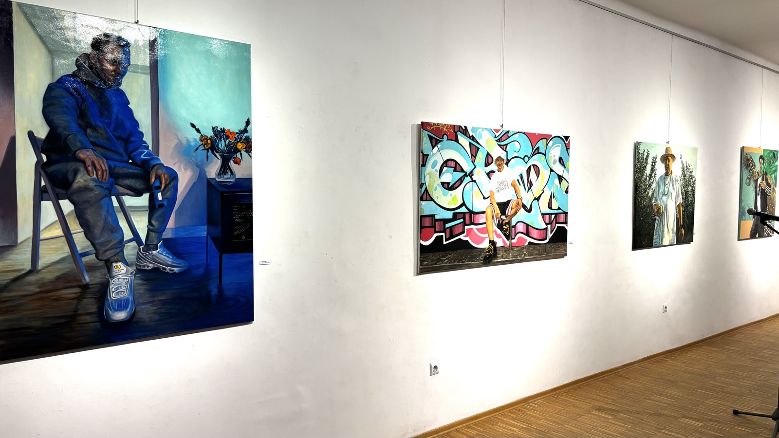 „Ludzie Koty” w Galerii BWA JATKI. Wernisaż wystawy Aleksandry Hałat (GALERIA)