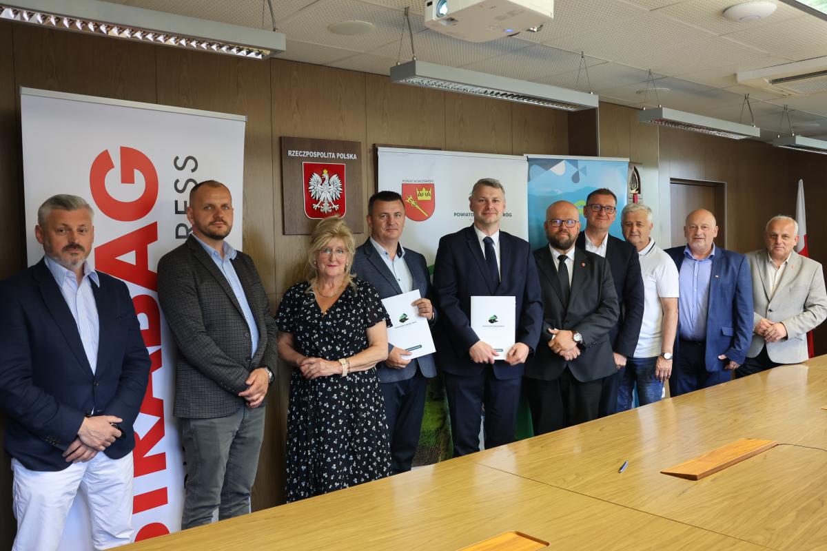 Umowa na rozbudowę drogi w Gronkowie podpisana