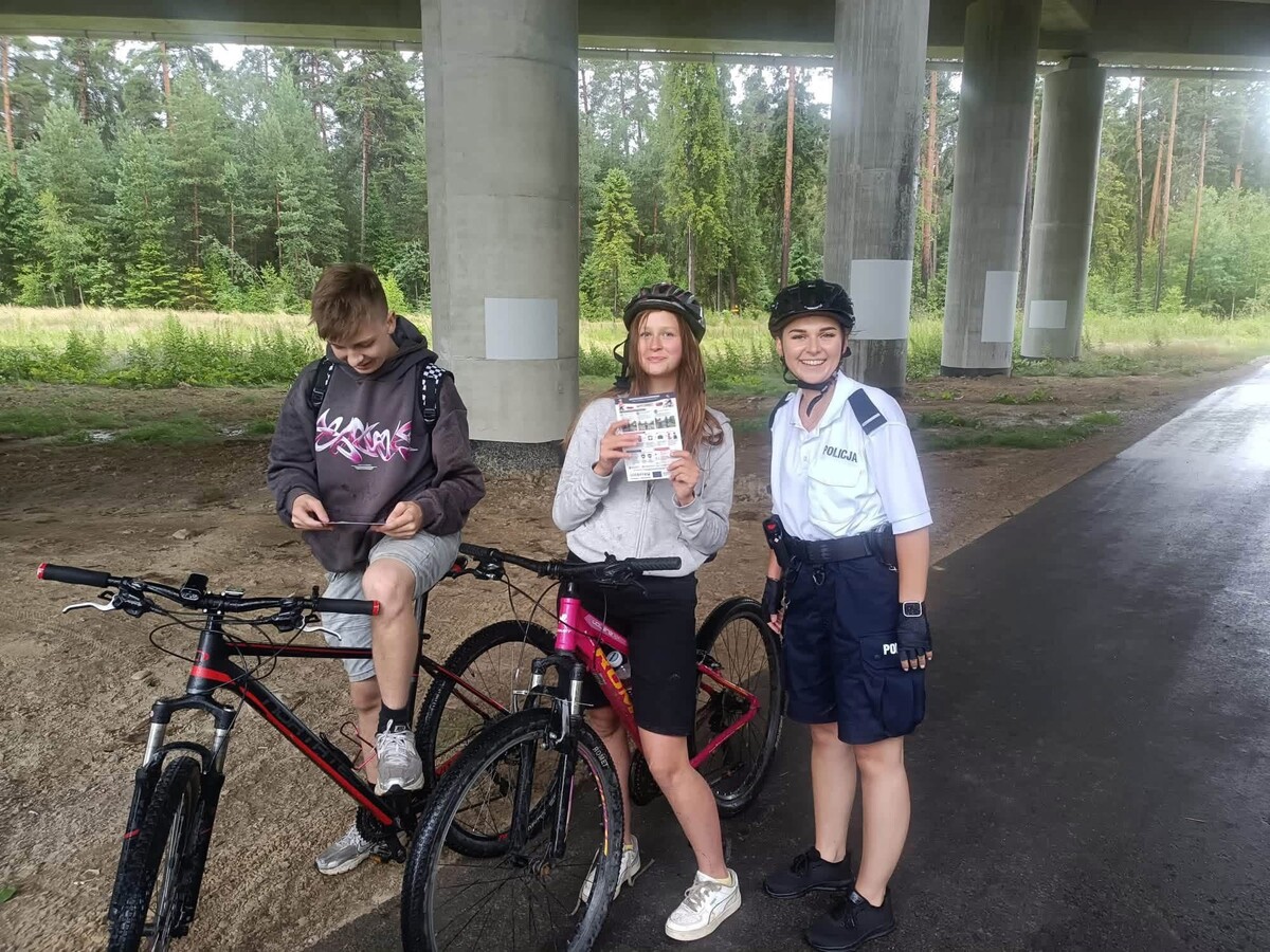 Patrole rowerowe nowotarskiej policji dbają o bezpieczeństwo na ścieżkach (GALERIA)